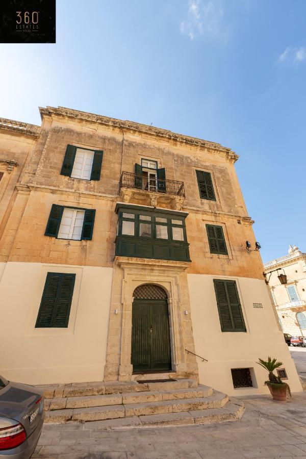 דירות Palazzo 16Th Century Mdina, Opposite St Paul'S Cathedral By 360 Estates מראה חיצוני תמונה